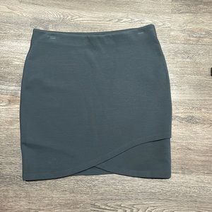 Aritzia Talula mini skirt size Medium